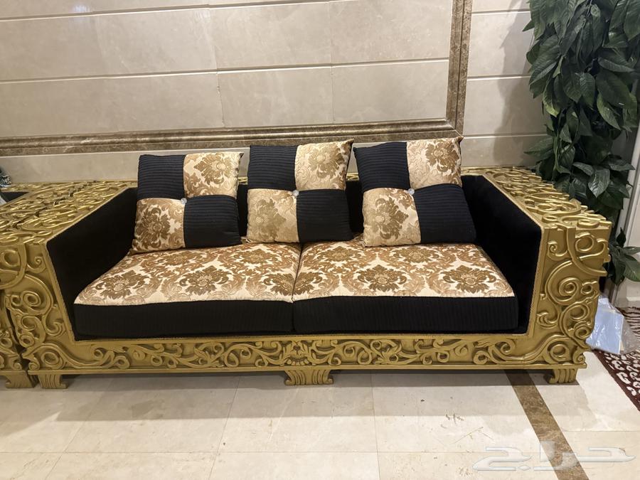 Very very clean sofa with tables64466933428865110