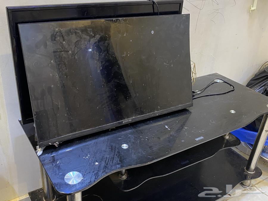 Screen and table64471457720961110