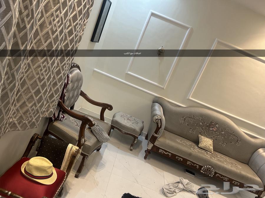 2 used sofas with some of their accessories64469431990657111