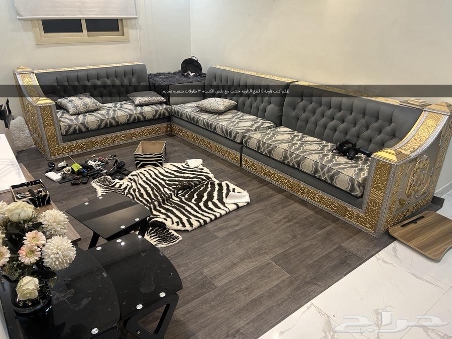 2 used sofas with some of their accessories64469431990657112