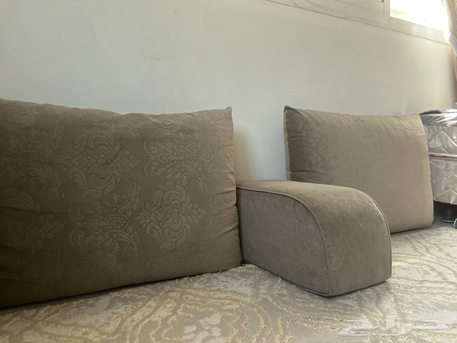 Used cushions, clean usage64466600581891113