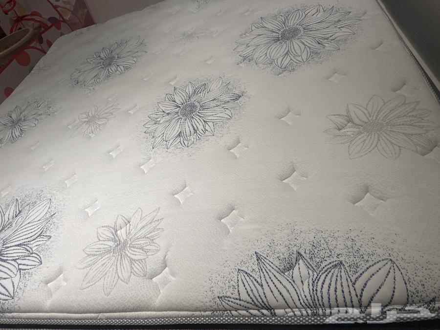 Simple used bed frame for sale on negotiation64469362539906111