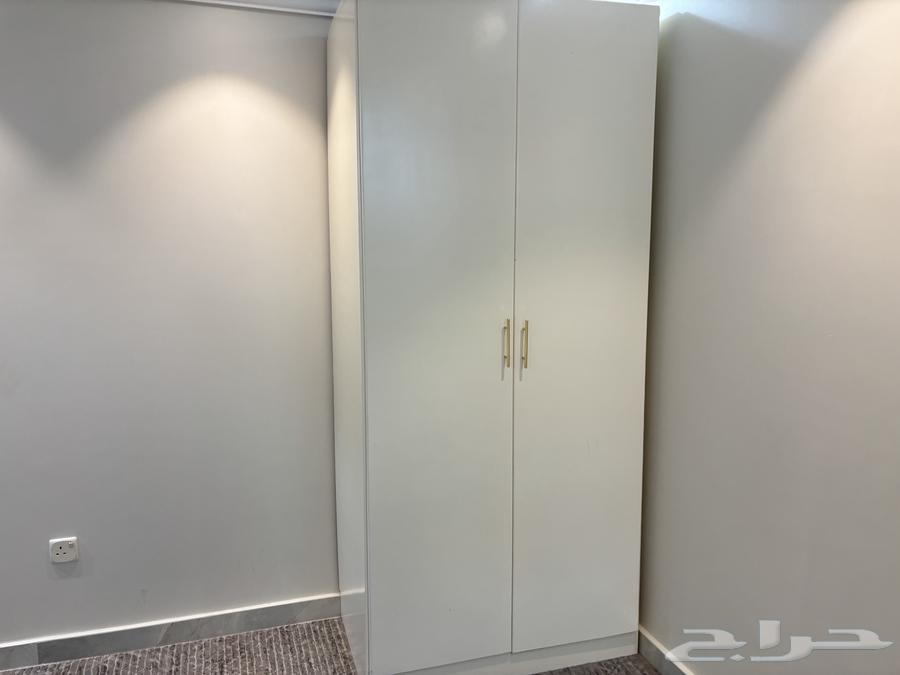 غرفة ثلاث اسرة مع دولاب كبير وطاولة دراسة للبيع64460652862082113