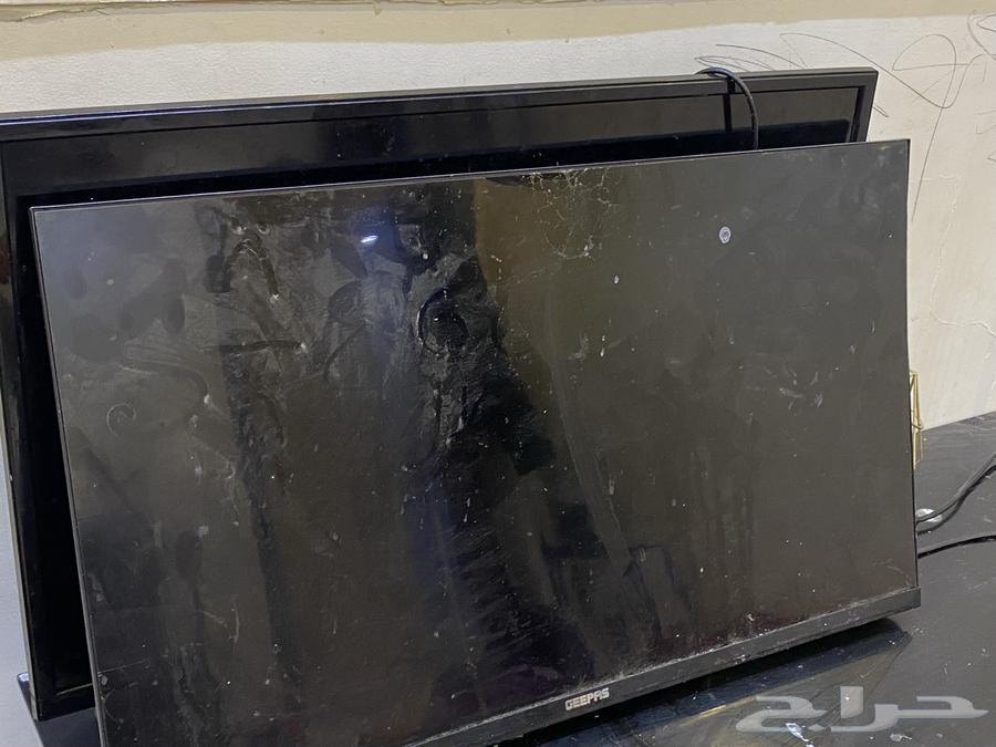 Screen and table64471457720961111