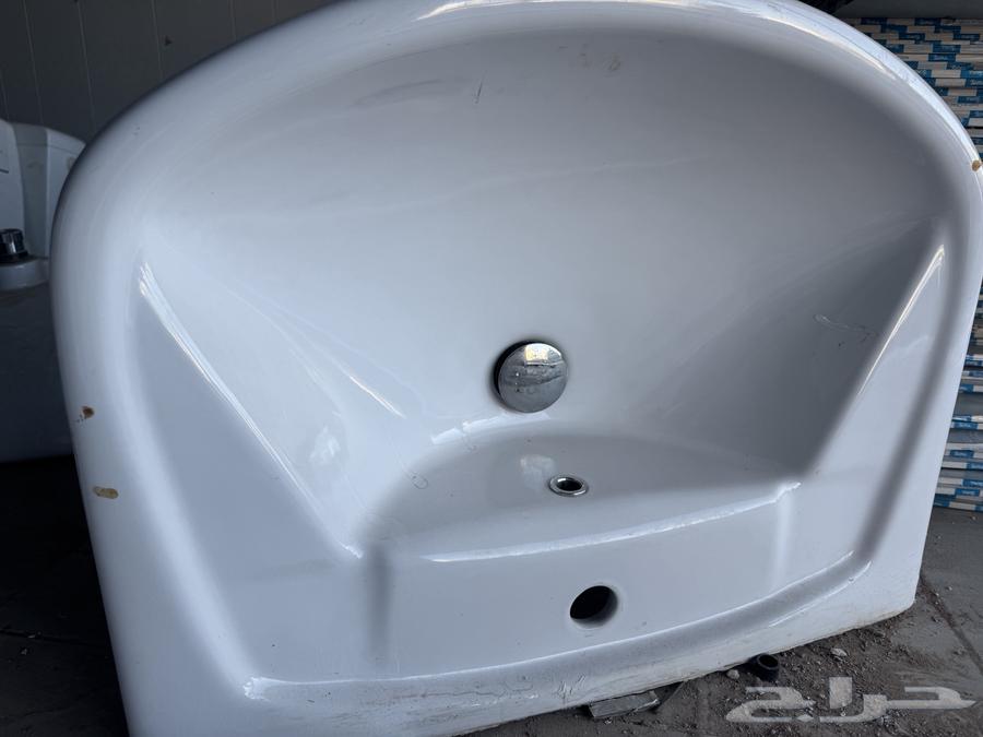 Ceramic sinks with mirrors, quantity 1564465730921091110