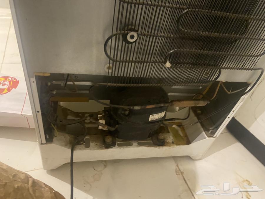 عندي ثلاجه وسط للبيع64470360966401113