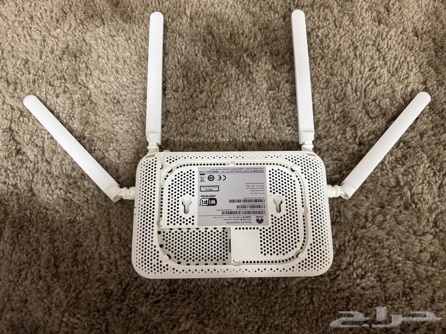 راوتر نضيف جدا ومعه اسلاكه وكتيب تعليمات لكن الكرتون سيى64469697748610111