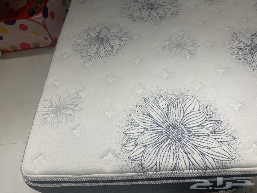 Simple used bed frame for sale on negotiation64469362539906113