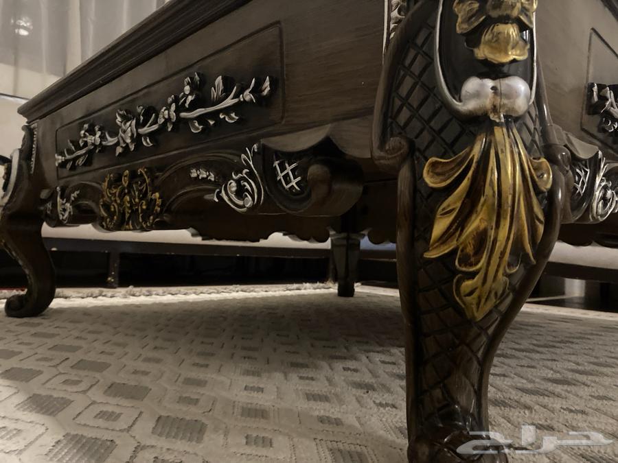 Excellent and nice living room table, but its leg is broken, price negotiable64470251145347110