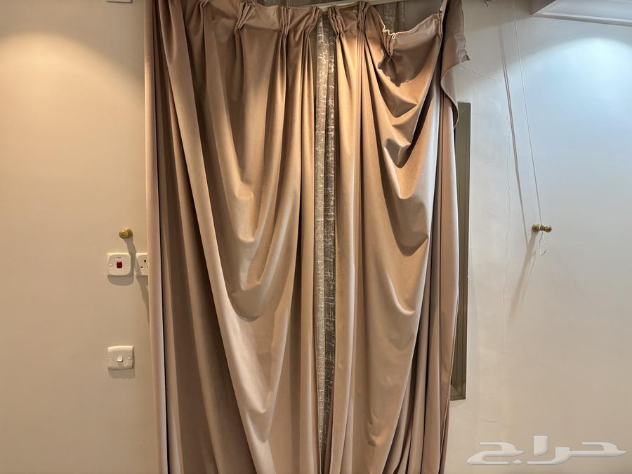 غرفة ثلاث اسرة مع دولاب كبير وطاولة دراسة للبيع64460652862082114