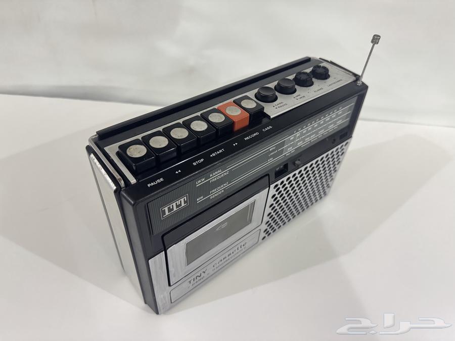 Old Radio and Cassette Player64469879191169111