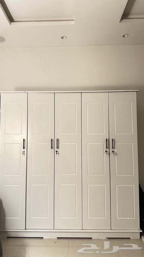 غرفه مكونه من دولاب وسريرين وكومدينا64471335050883110