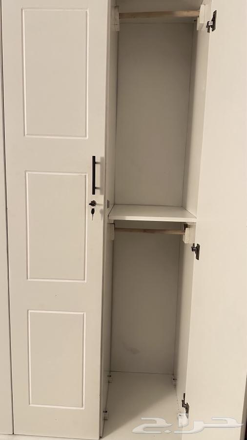 غرفه مكونه من دولاب وسريرين وكومدينا64471335050883114