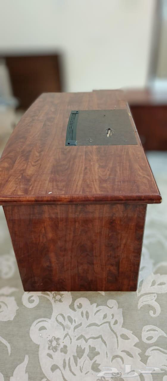Wooden table with small extension (attachment)64467899464450112