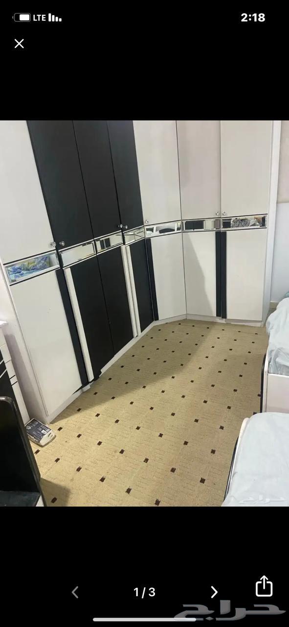 Bed, wardrobe, and dressing table set64470416189185111