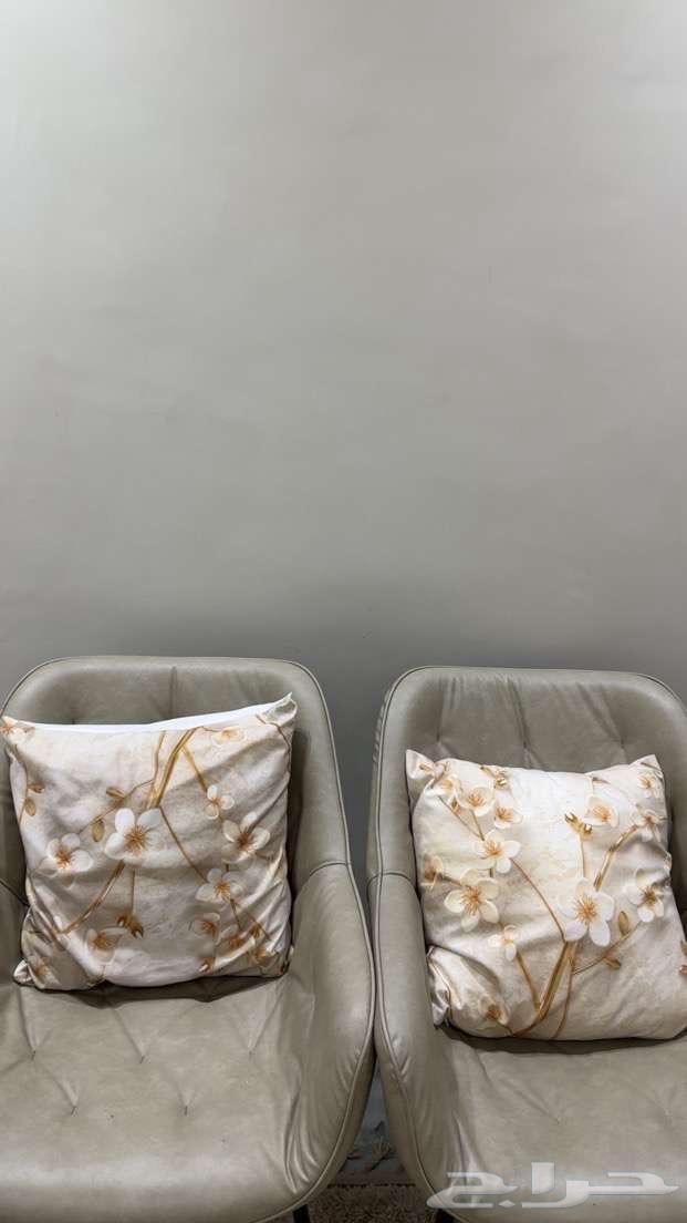 4 كراسي وطاوله للبيع64470374636547111