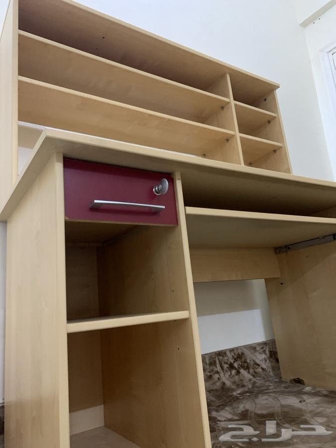 للبيع طاولة مكتب أنيقة بحالة جيدة جدا64470457020674112