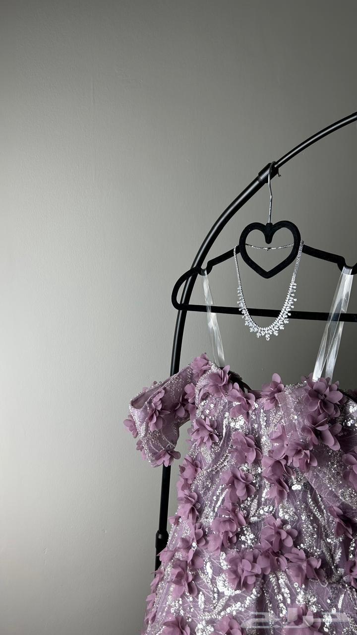 فستان للبيع سعر الشراء 2500 سعر البيع 1000 وقابل للتفاوض64465029908865112