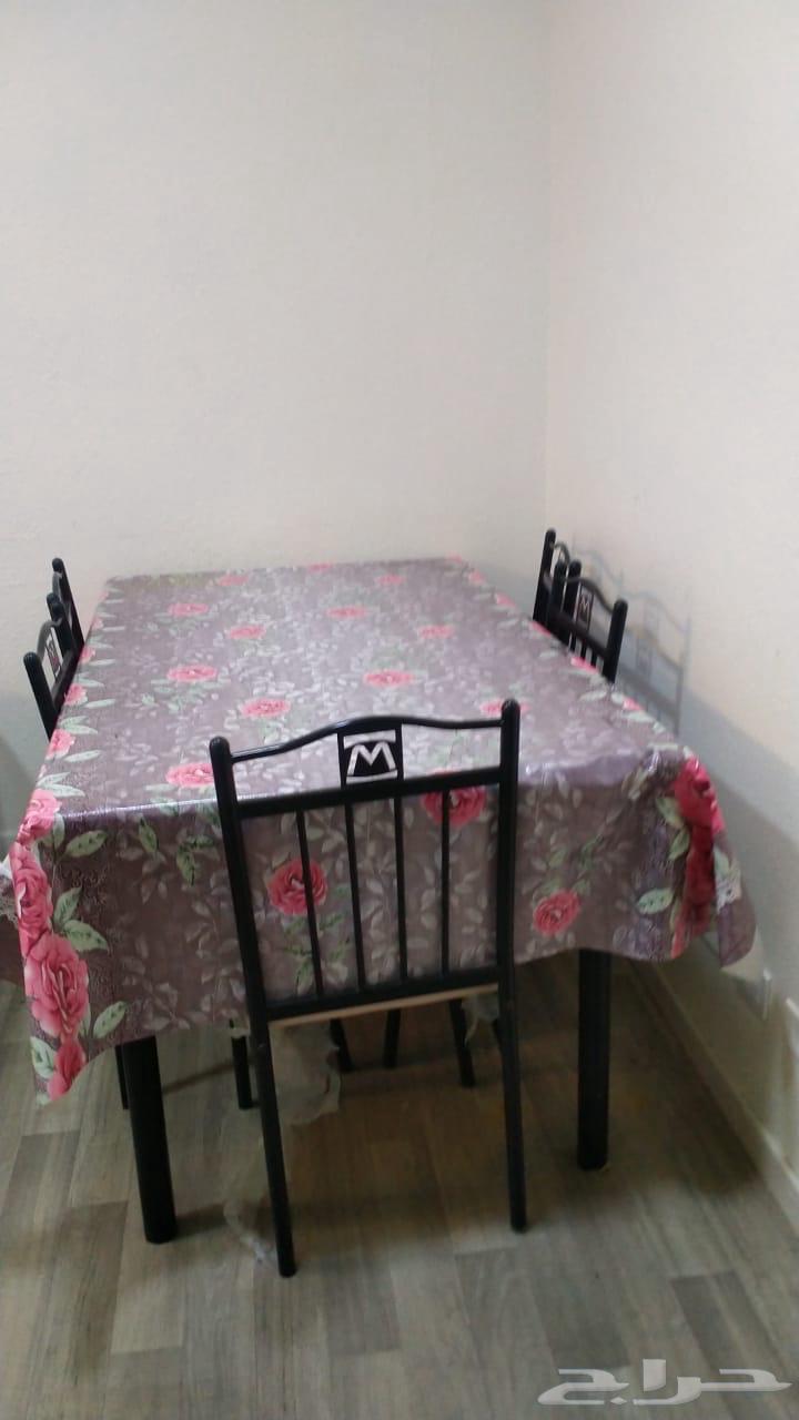 Corner set in very good condition, dining table with five chairs64471266068865113