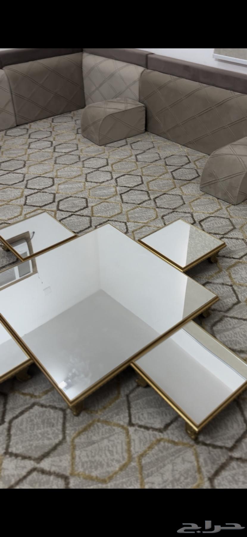 Cushions and table64467341104898111