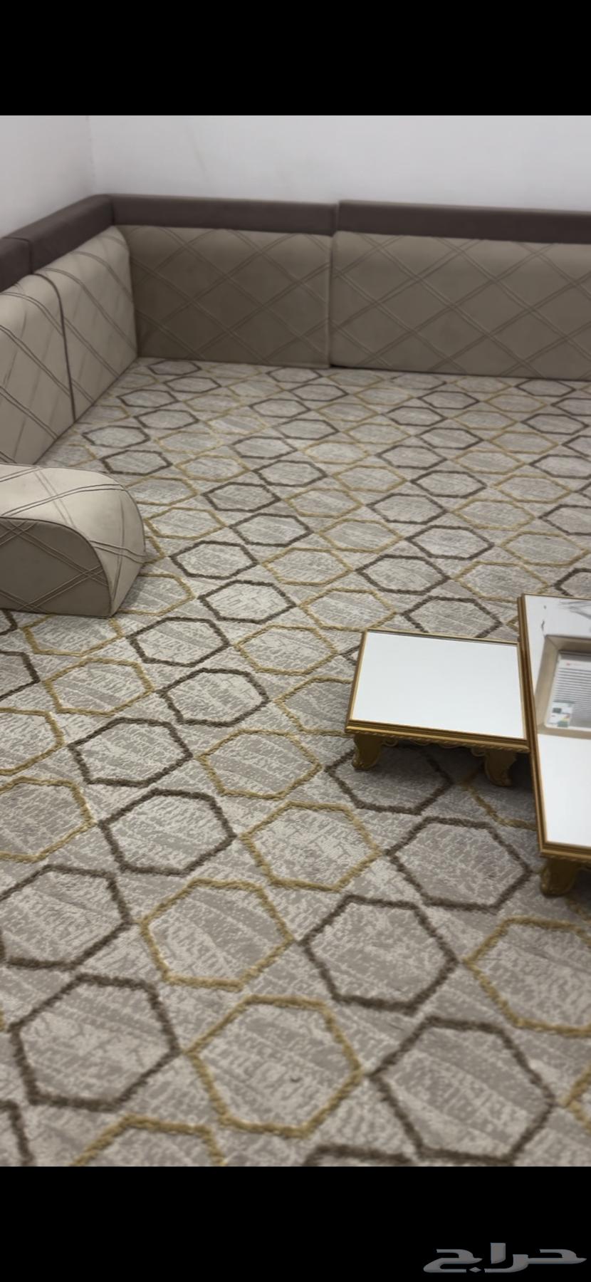 Cushions and table64467341104898110