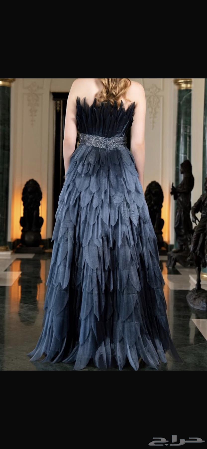 The dress is in new condition, worn for only 5 hours64468301752450112