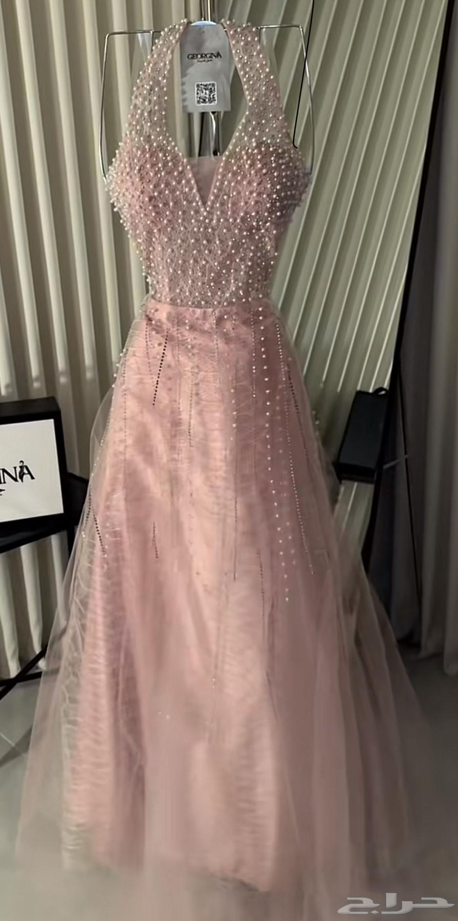 فستان وردي مشغول باللؤلؤ الابيض64465702905089110