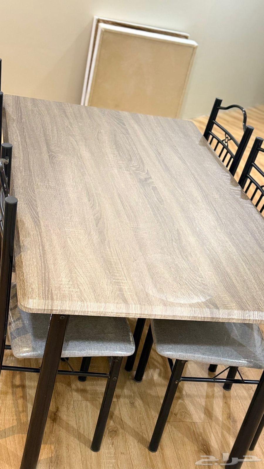 طاولة طعام للبيع. ع السوم64464973227393111