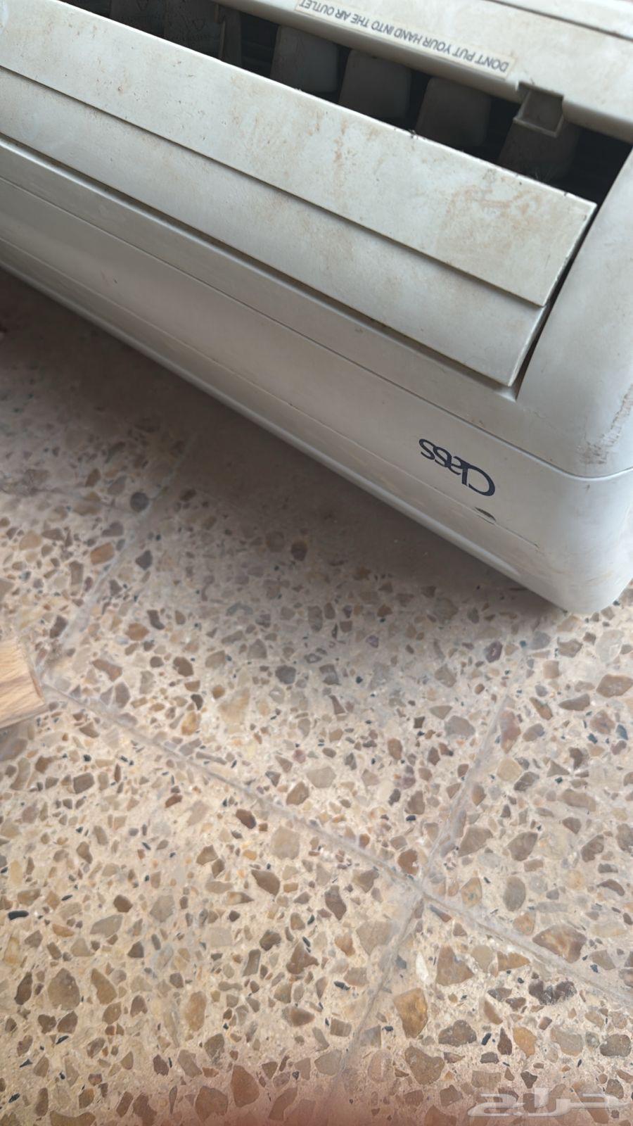 كنب و طاوله و مكيف للبيع مستخدمه64469044328195110