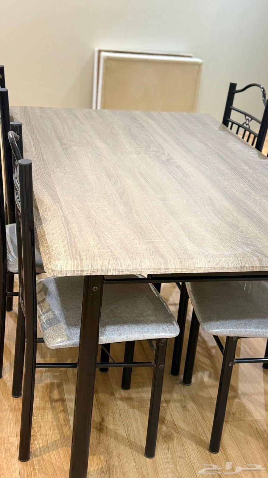 طاولة طعام للبيع. ع السوم64464973227393112