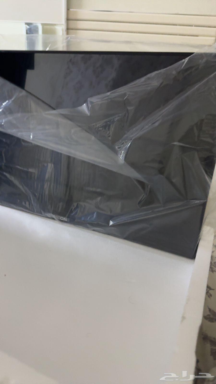 Gaming screen with box, used twice, new64465884945538112