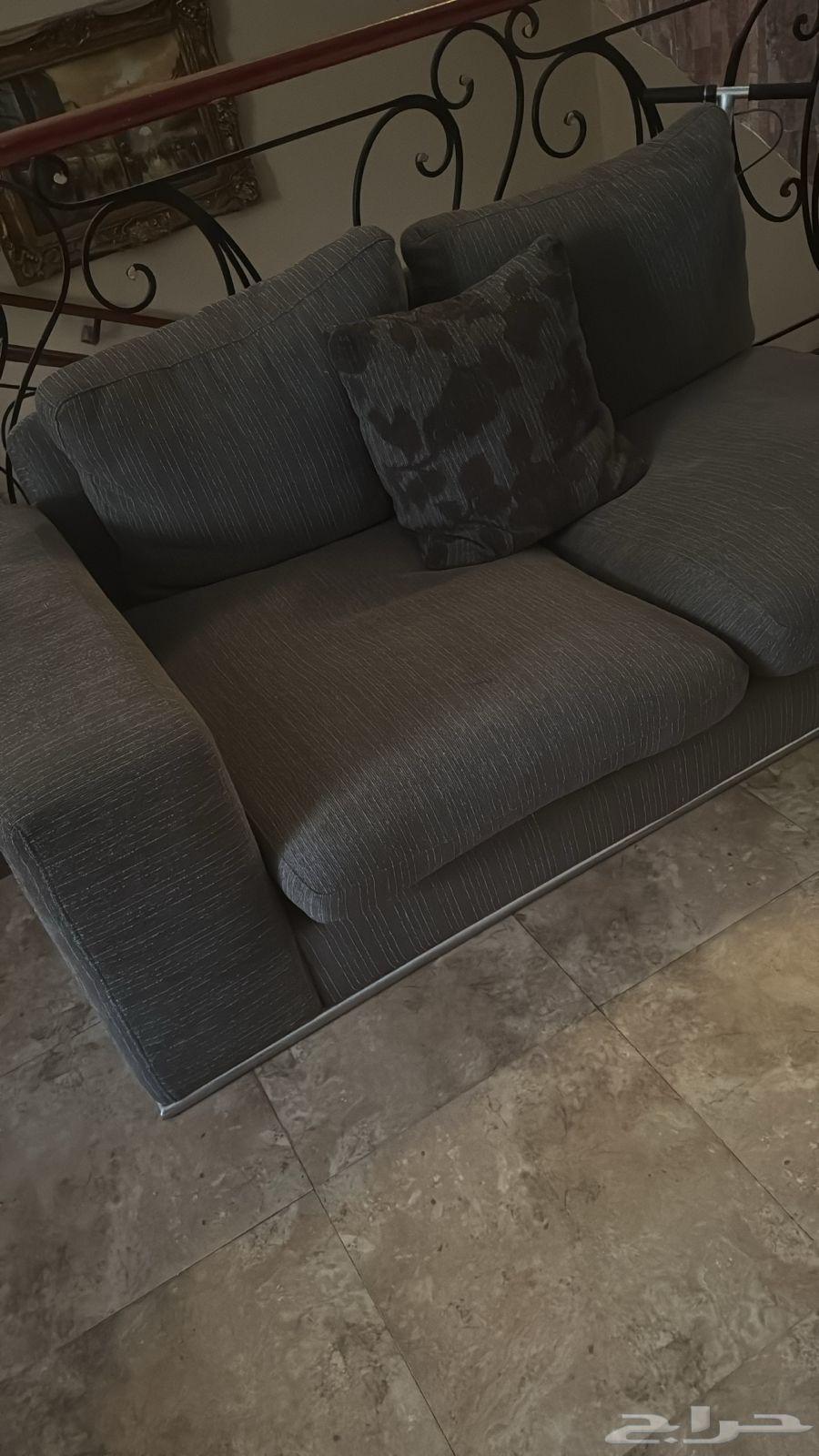 كنب و طاوله و مكيف للبيع مستخدمه64469044328195113