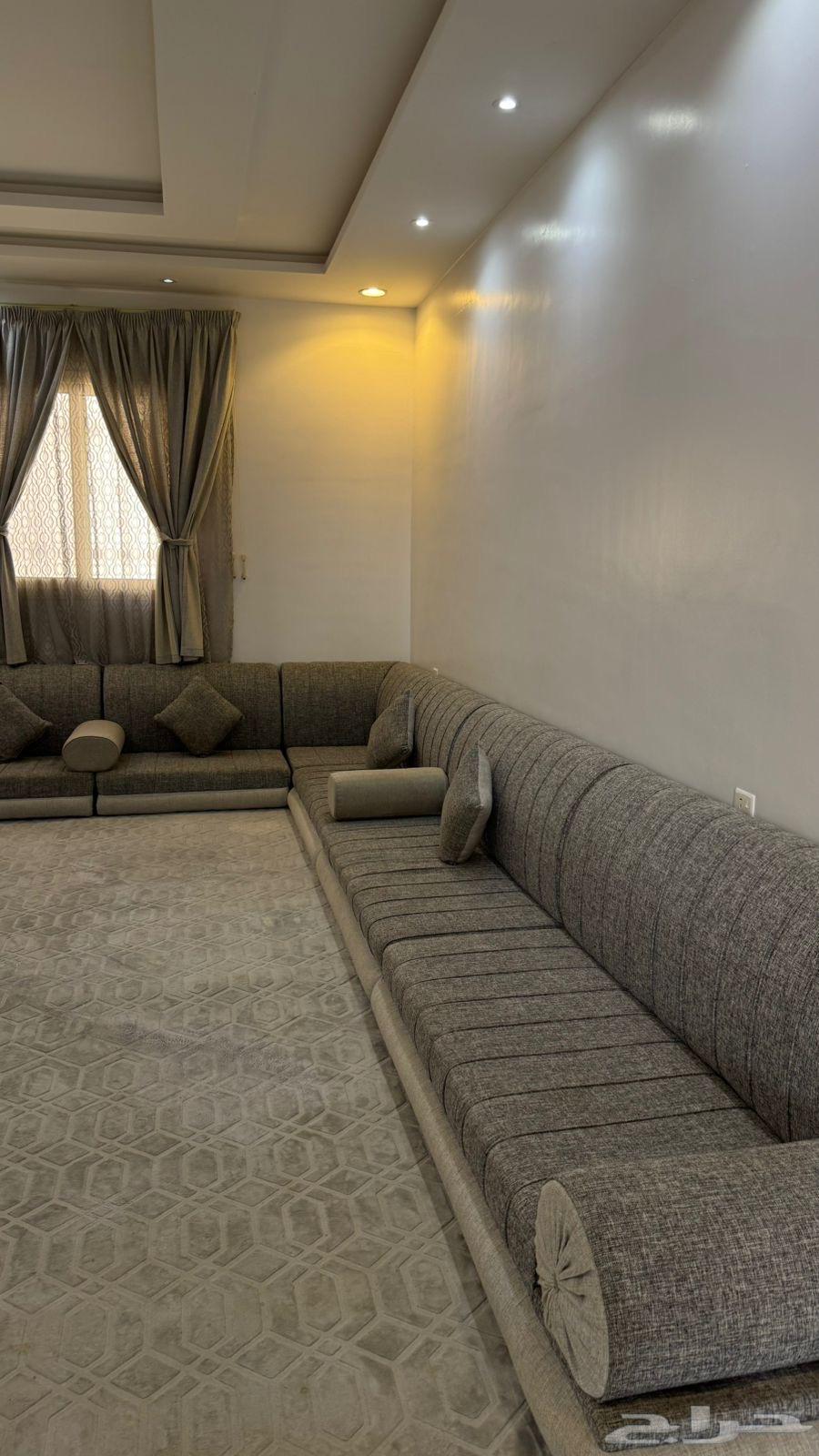 Clean and almost new floor seating64467536139523114