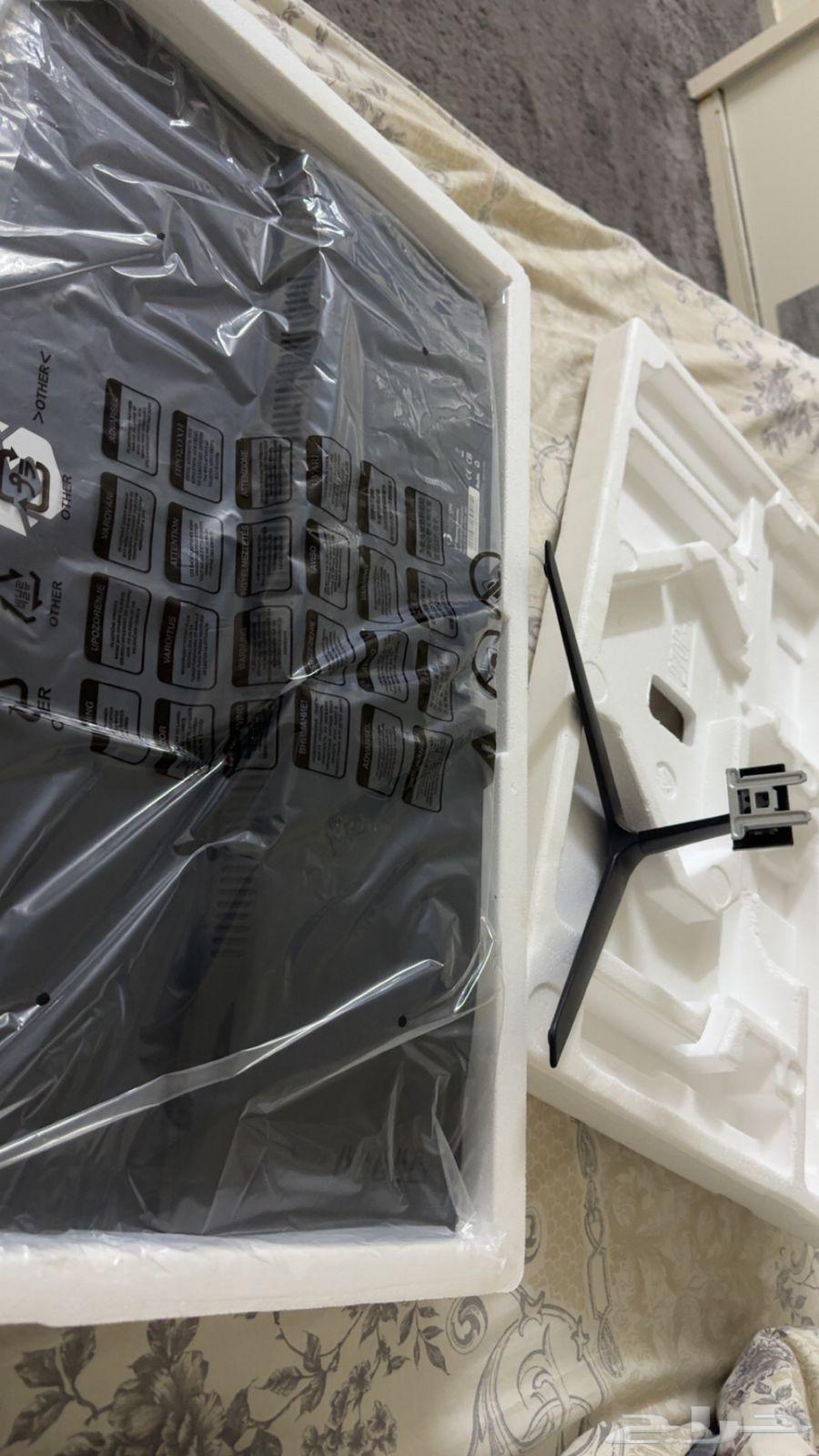 Gaming screen with box, used twice, new64465884945538111