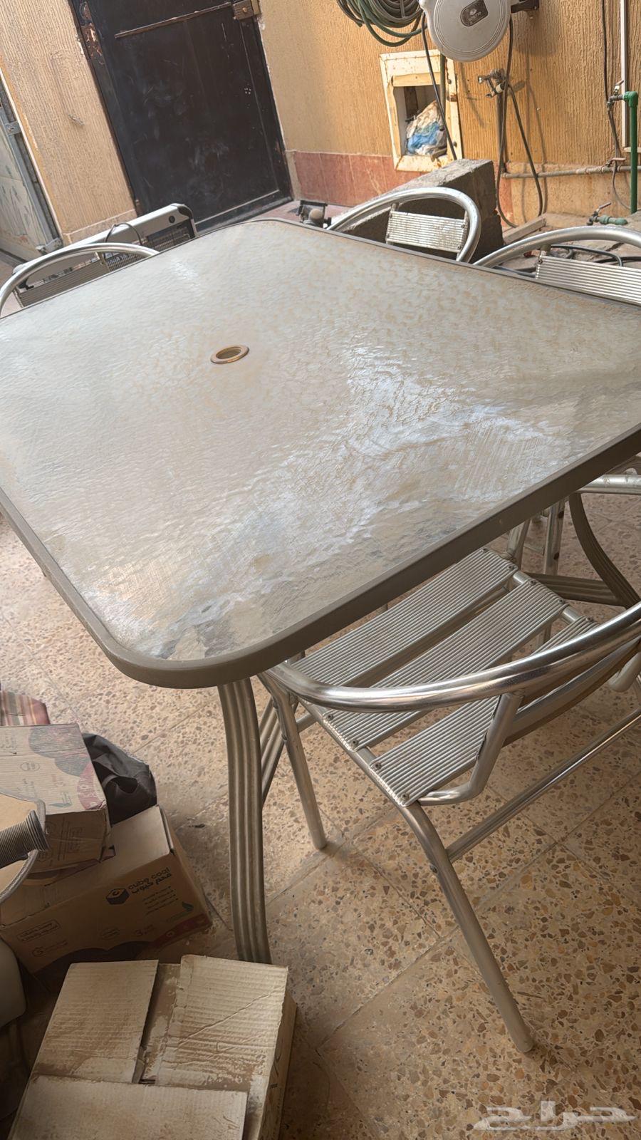 كنب و طاوله و مكيف للبيع مستخدمه64469044328195112