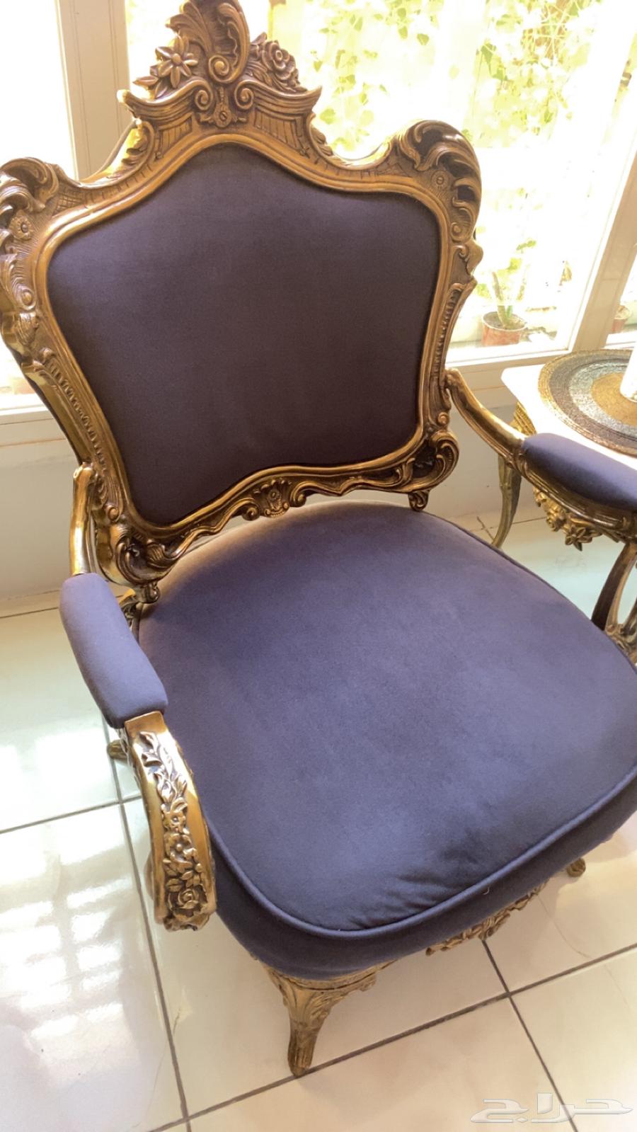 A sofa set with tables plated in gold leaf64468315440899114