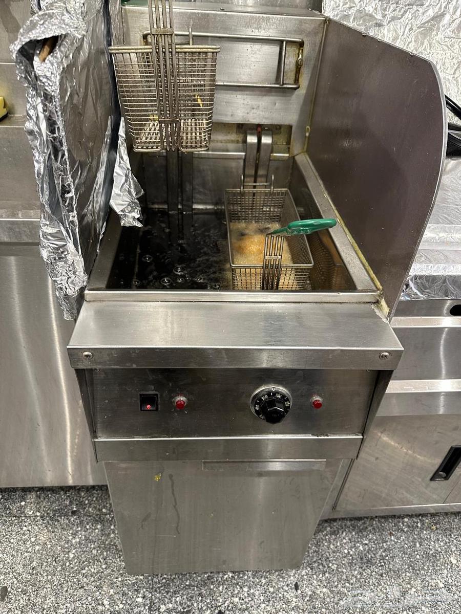 قلاية بروستد وبطاطس ايطالي مستعمل سنه نظيففف64471512645634110