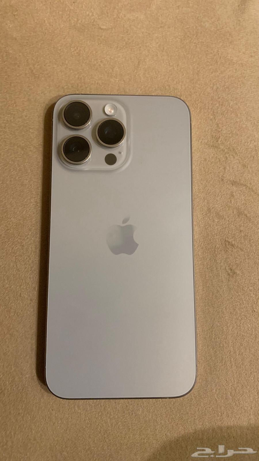 ايفون 15 برو ماكس نضيف استعمال اقل من سنه والمساحه 25664472429439233110