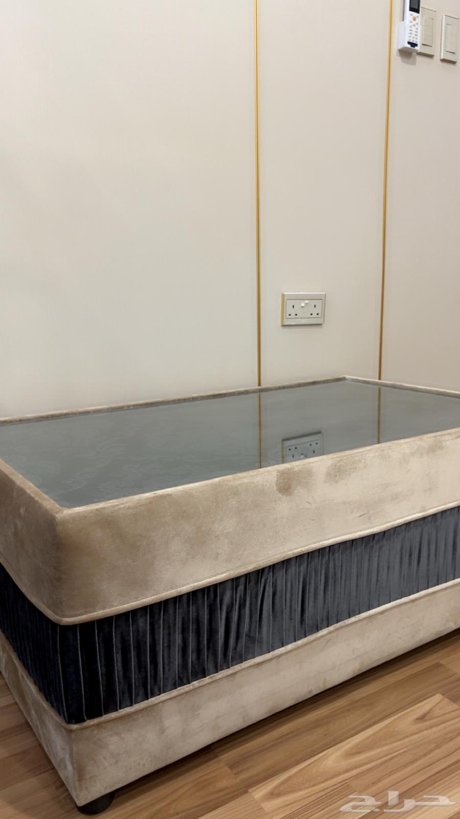 Hospitality and Service Tables64478622084225113