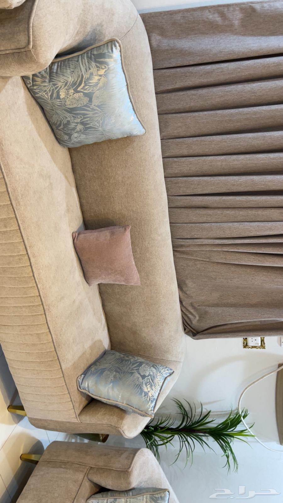 كنب نظيف للبيع مع الطاولات64477492604163112