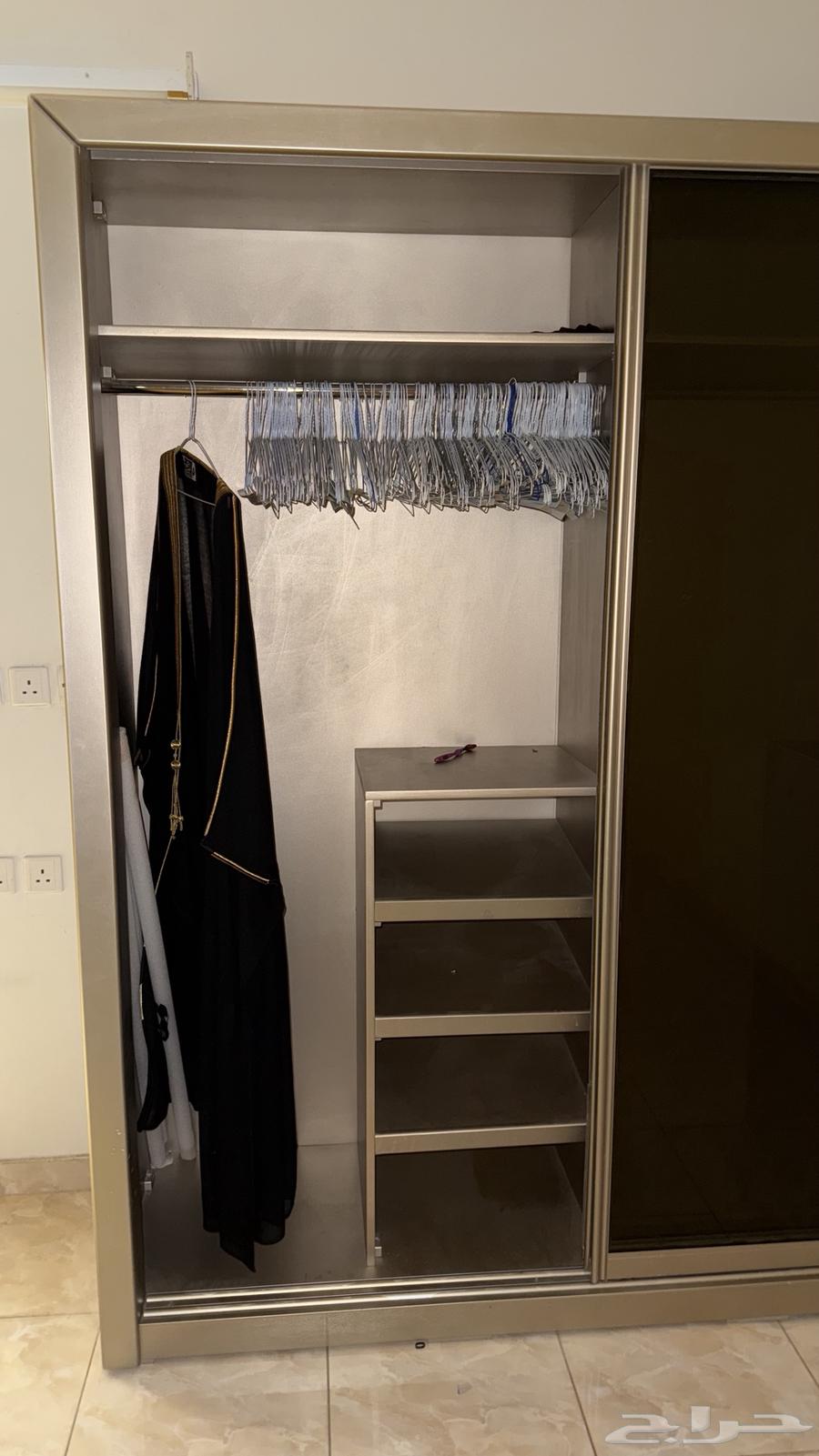 دولاب لون مميز بحالة جيده جدا64475321613569113