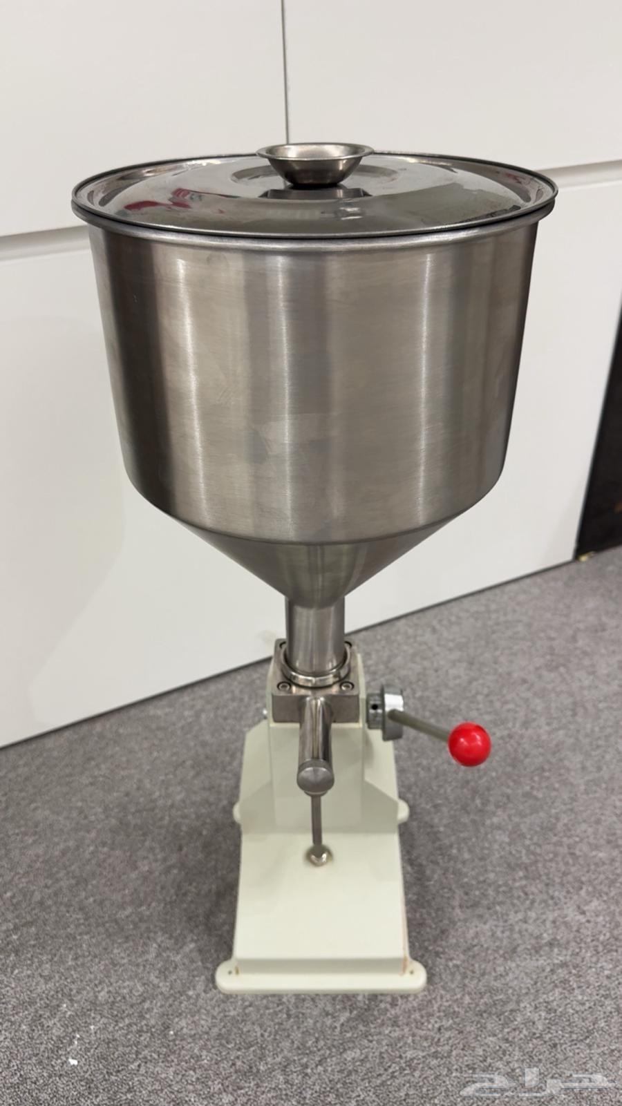 للبيع ماكينة تعبئة عطور وكريمات64477171632899112