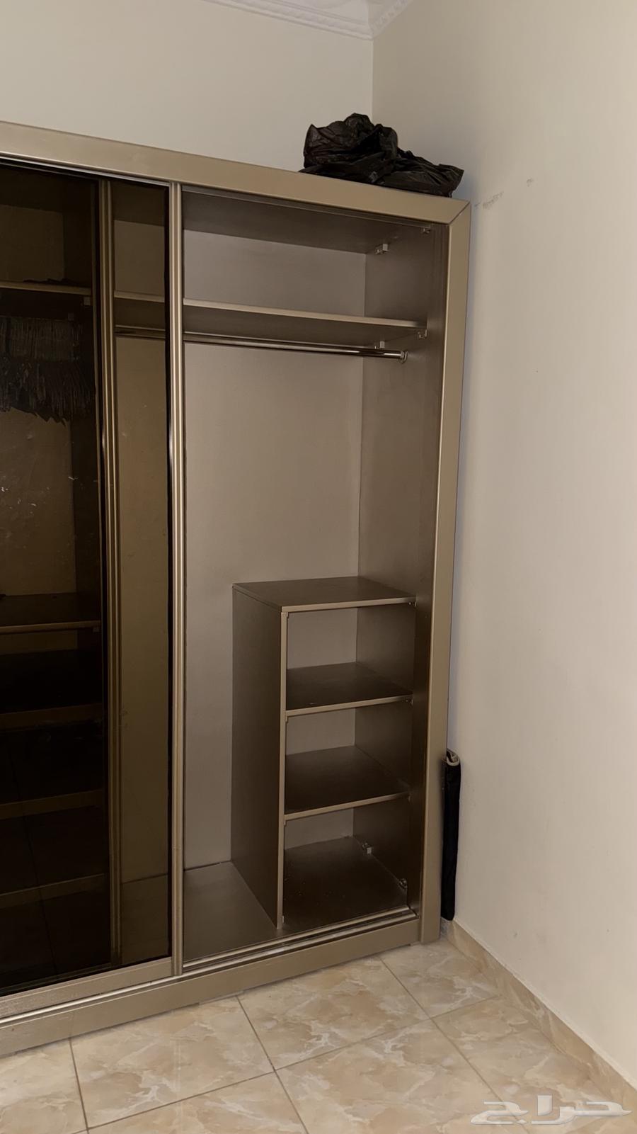 دولاب لون مميز بحالة جيده جدا64475321613569112