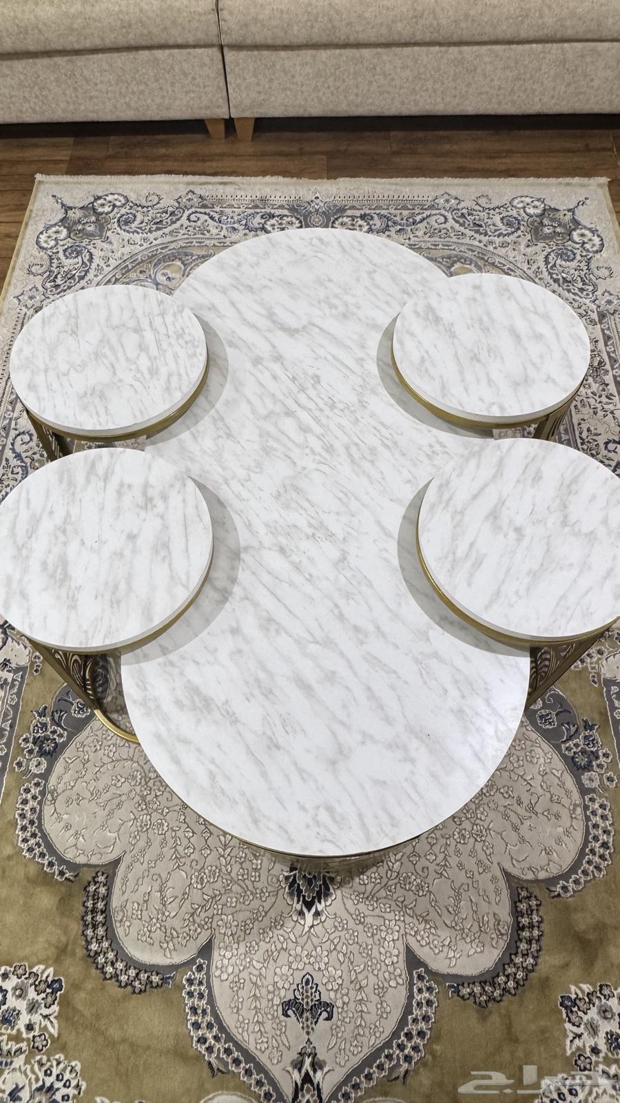 Table with service tables64478266085634110