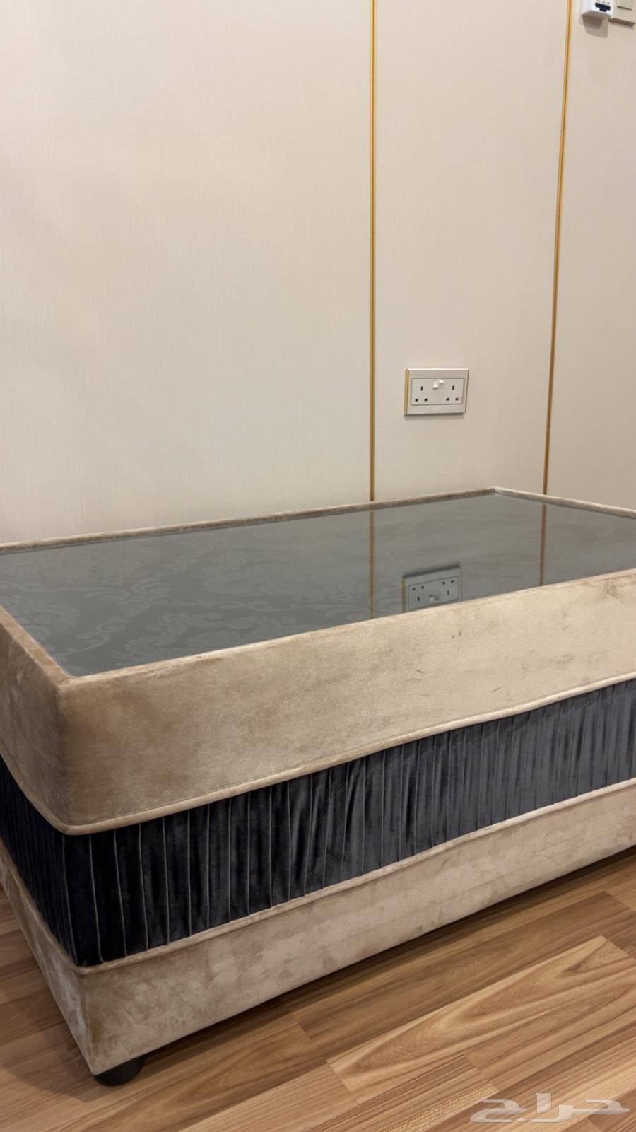 Hospitality and Service Tables64478622084225114