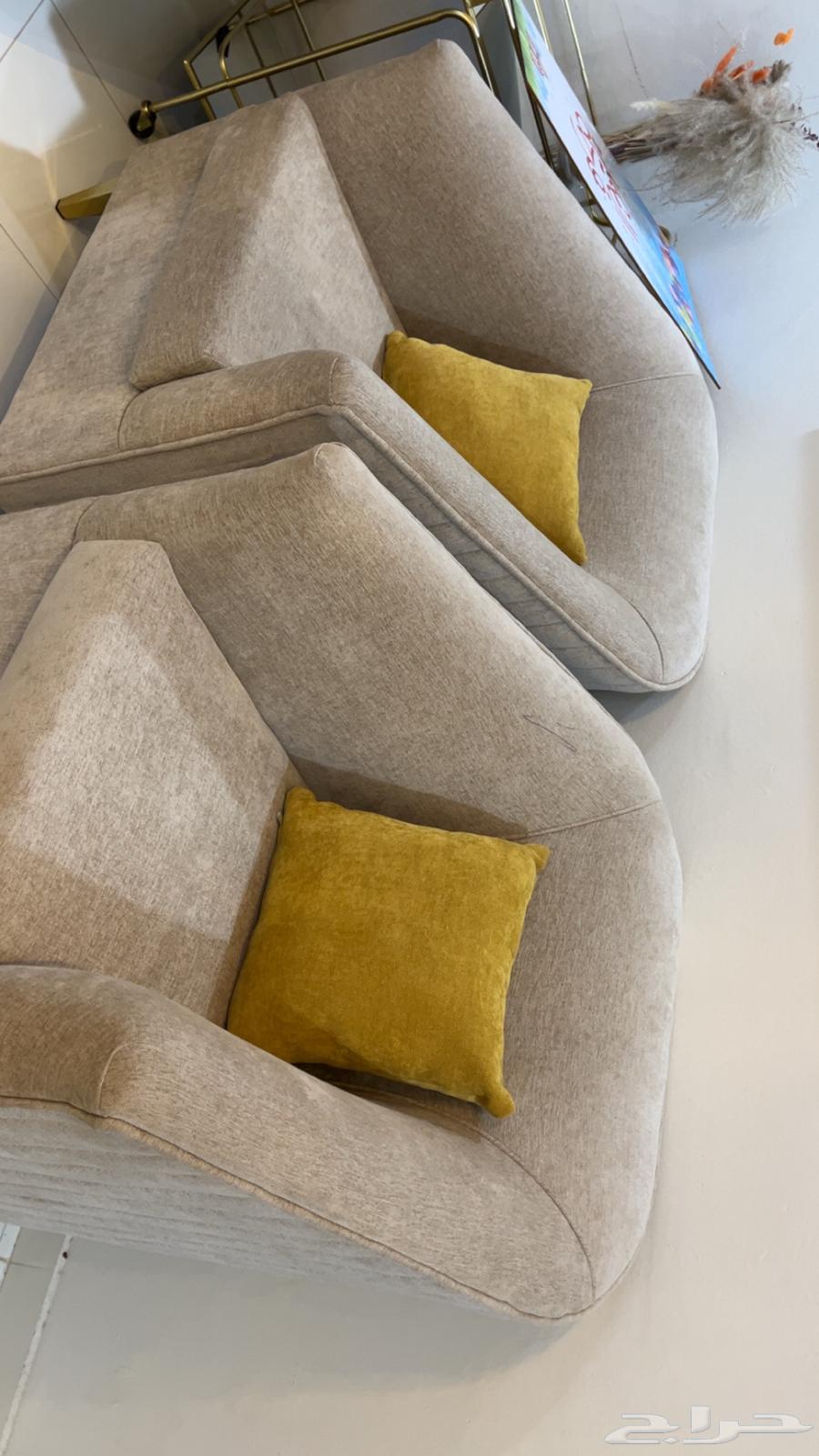 كنب نظيف للبيع مع الطاولات64477492604163111