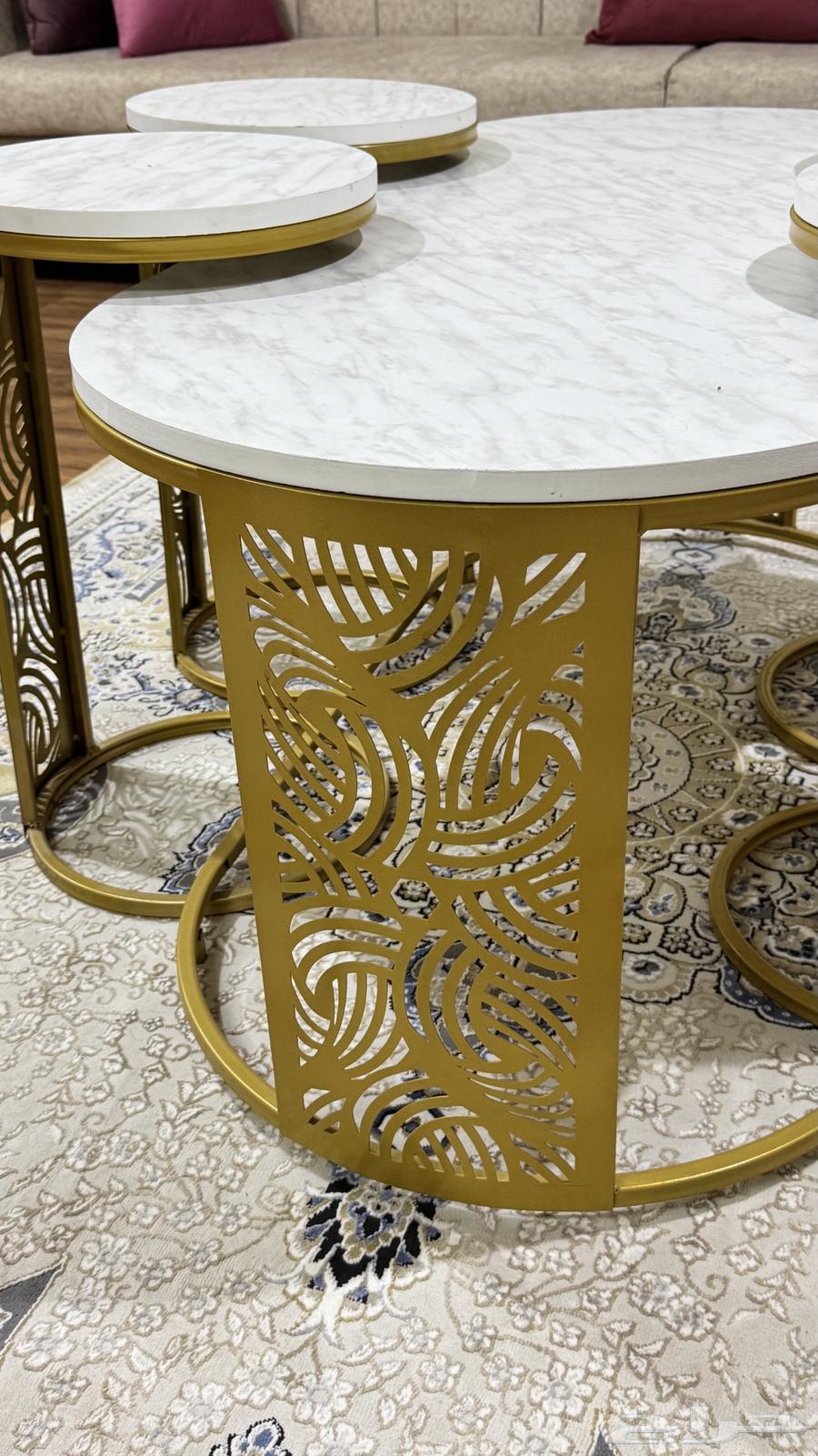 Table with service tables64478266085634113