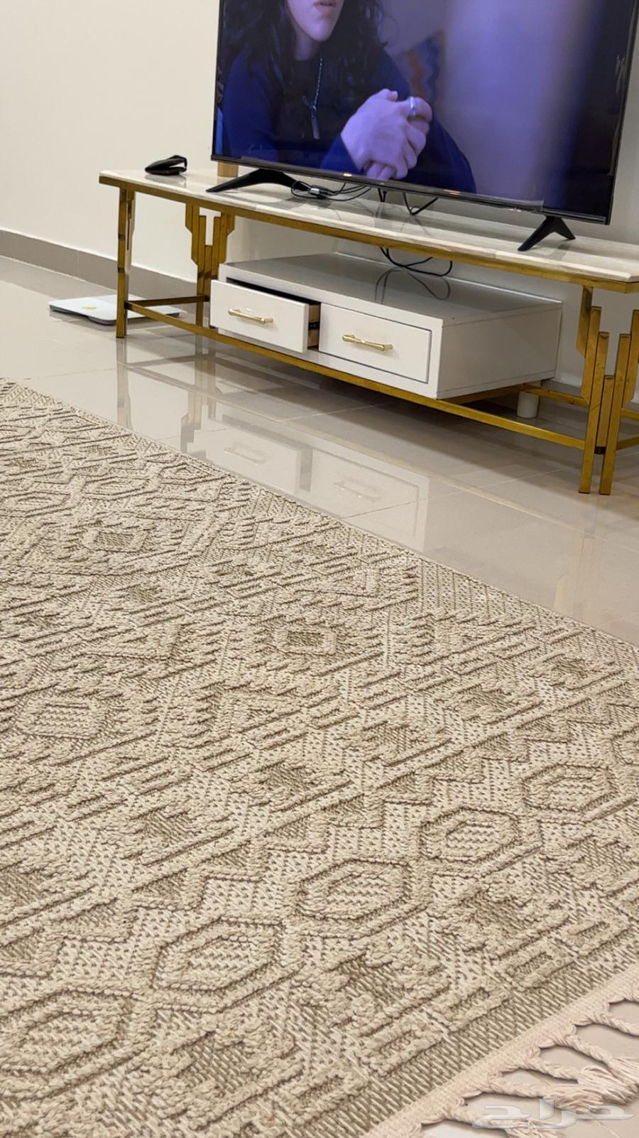 طاوله. تلفاز مع. طاوله كامله واربعه خدمه. 35064476351100803111