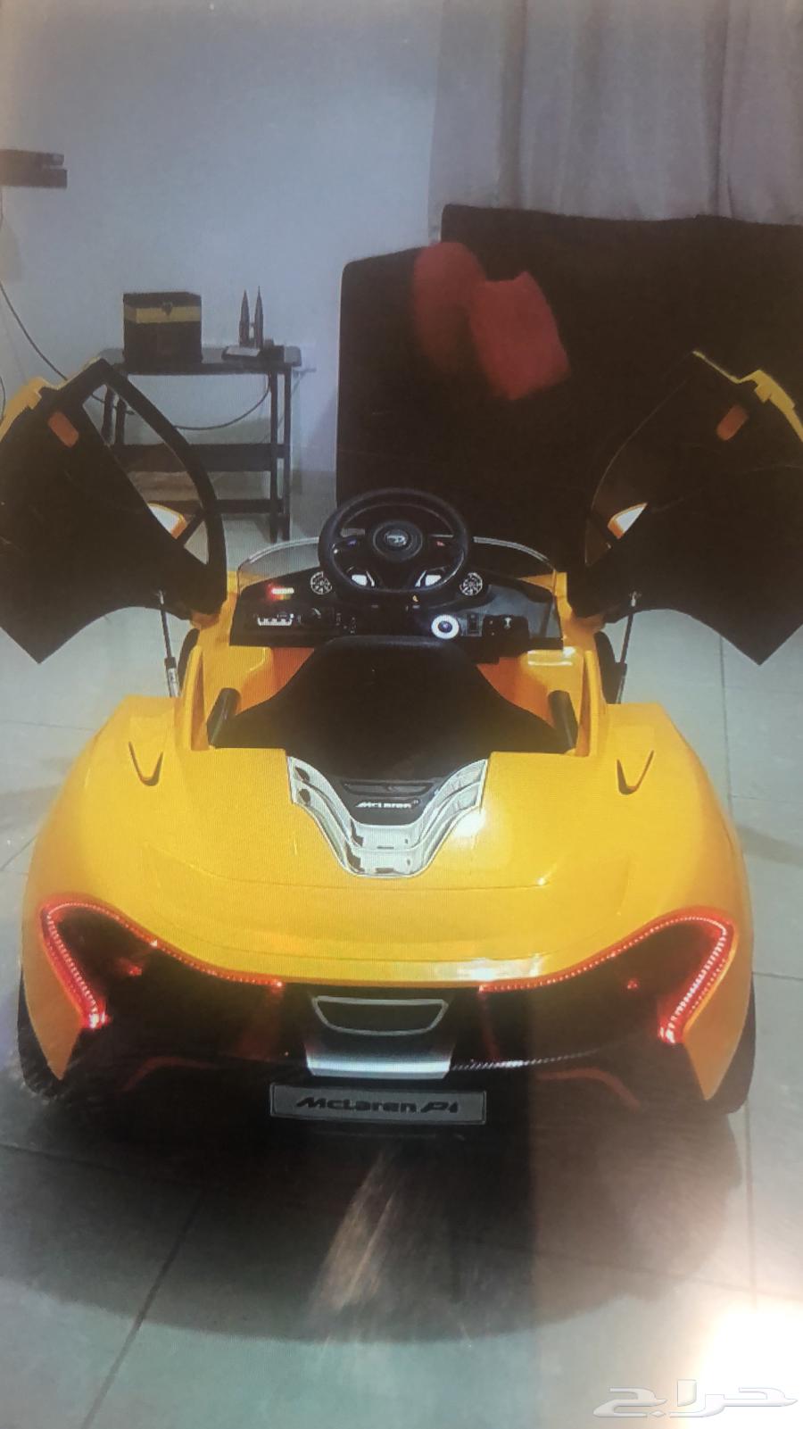 Riding car with remote control and dual motors64473639671298111