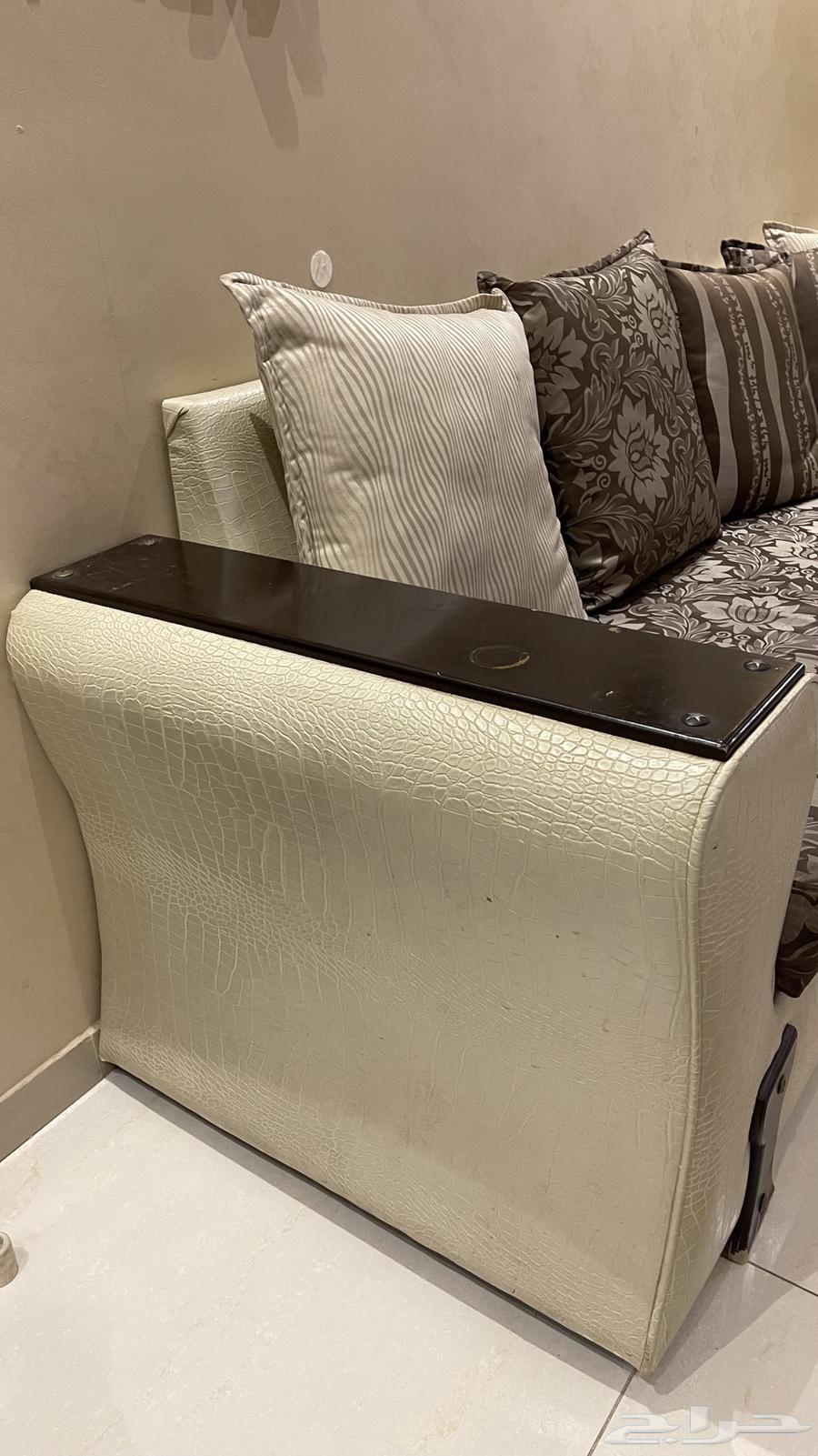 للبيع كنب نظيف64476378848385110